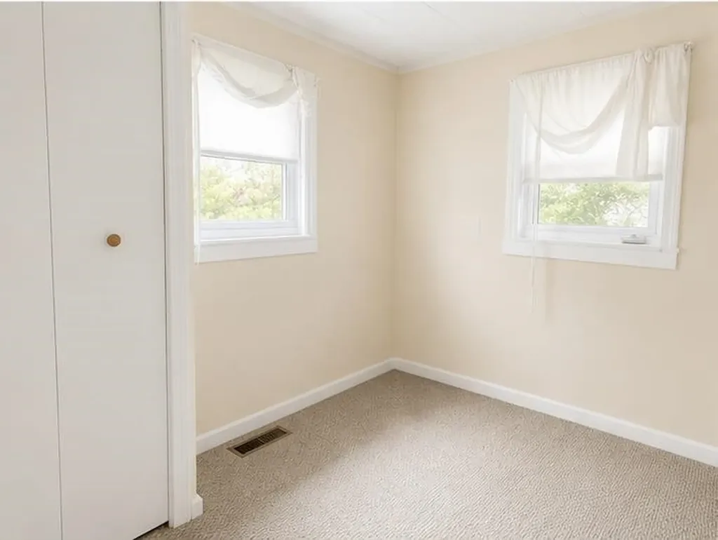 26 W. Shore Drive Raymond NH 03077