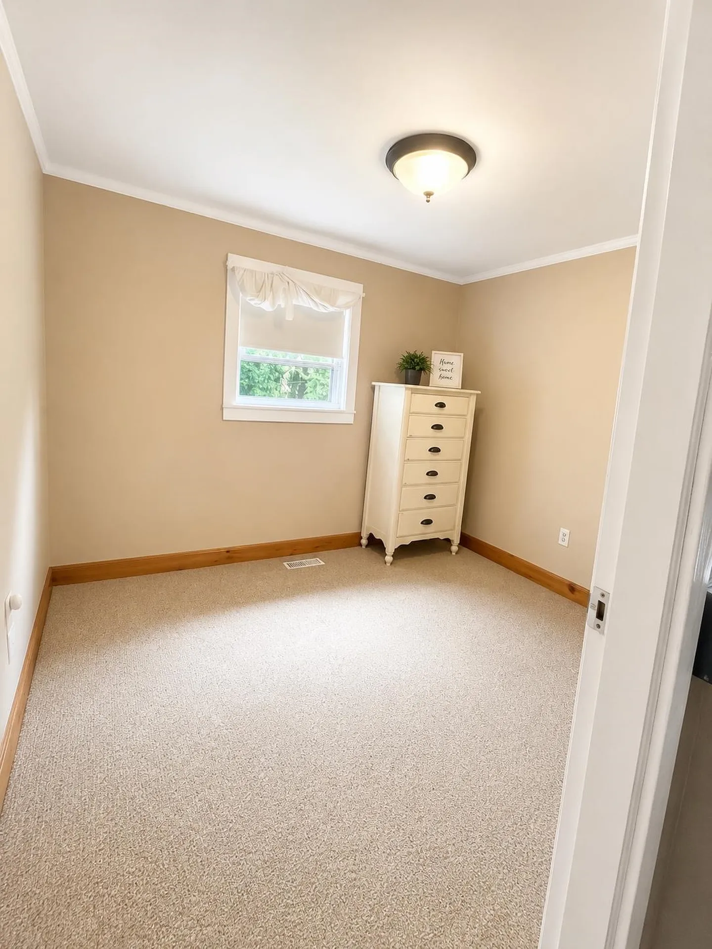 26 W. Shore Drive Raymond NH 03077