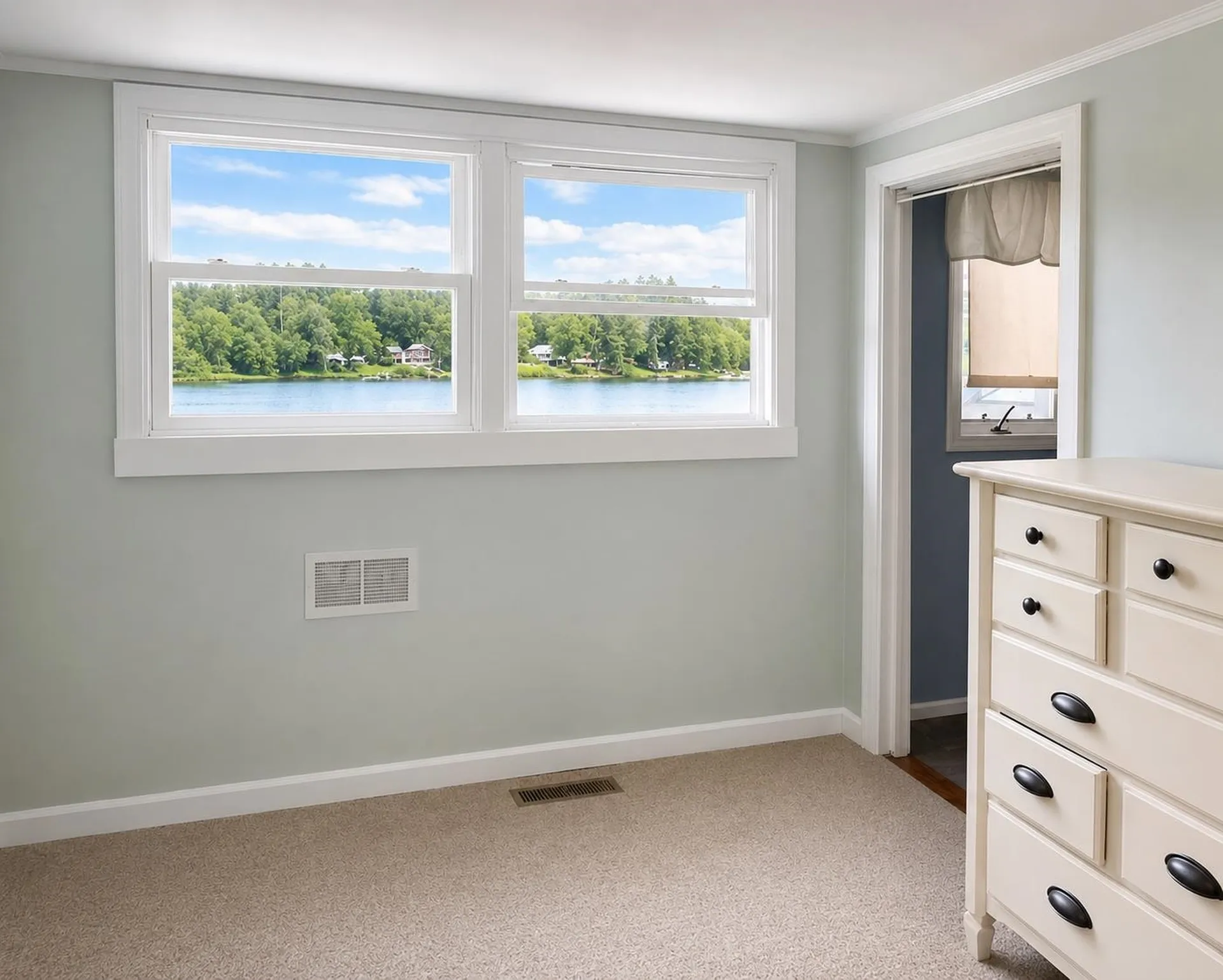 26 W. Shore Drive Raymond NH 03077