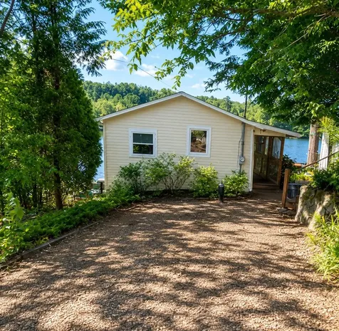 26 W. Shore Drive Raymond NH 03077