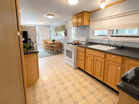 26 W. Shore Drive Raymond NH 03077