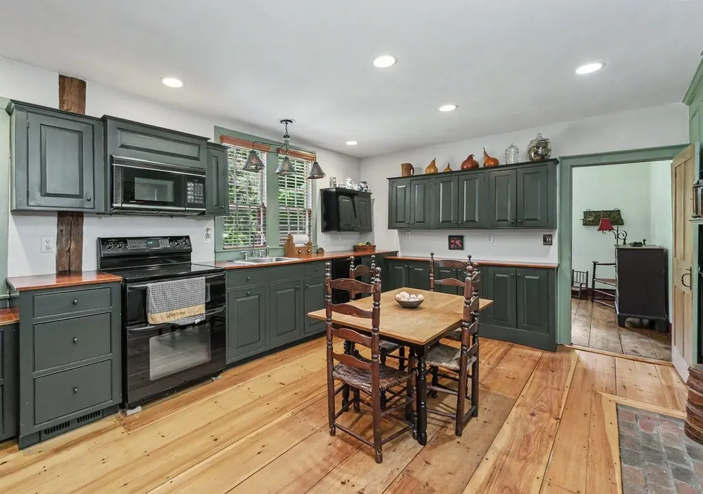 16 Perkins Road Londonderry NH 03053
