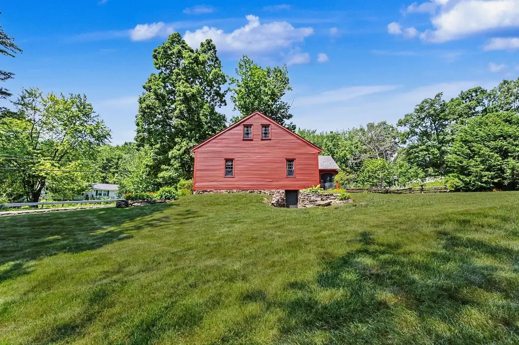 16 Perkins Road Londonderry NH 03053
