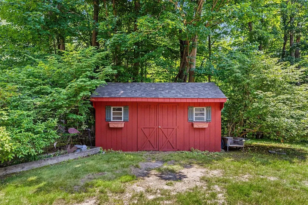 16 Perkins Road Londonderry NH 03053
