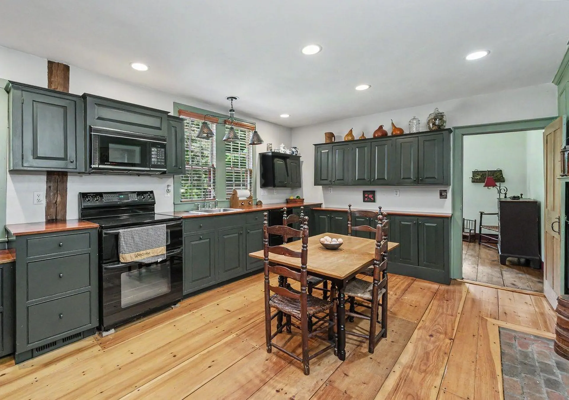 16 Perkins Road Londonderry NH 03053