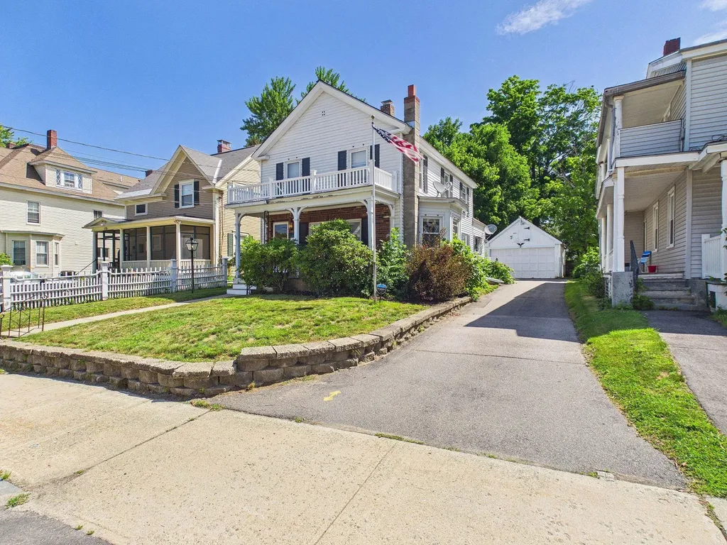 29 Manchester Street Nashua NH 03064