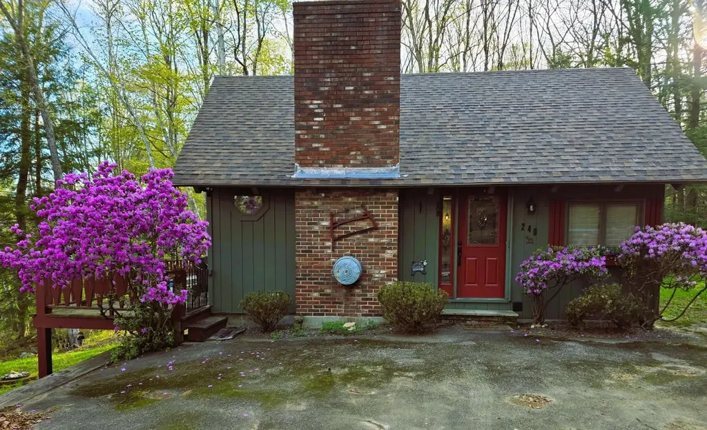 240 Old Bristol Road New Hampton NH 03256