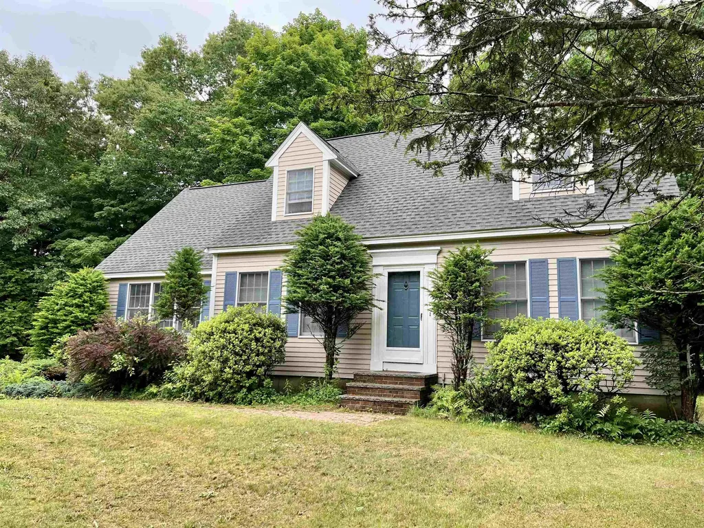 10 Forest Drive East Kingston NH 03827