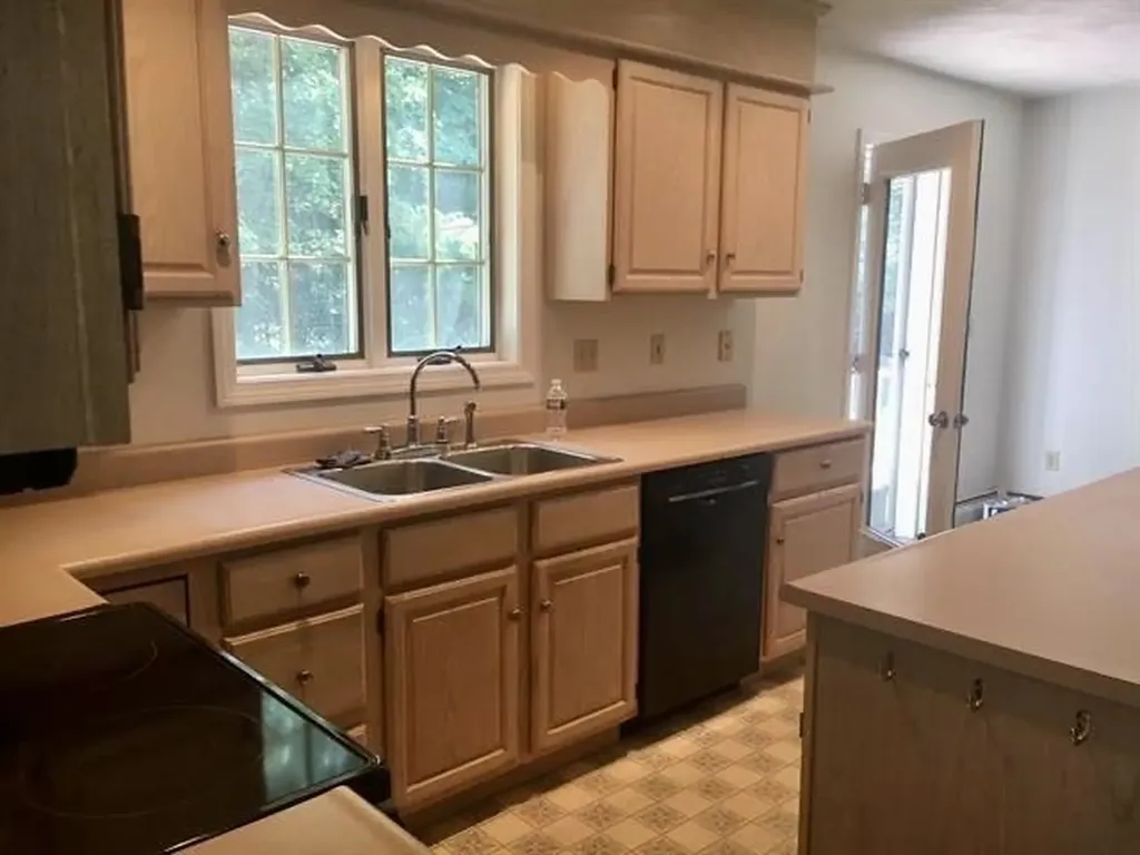 10 Forest Drive East Kingston NH 03827