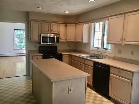 10 Forest Drive East Kingston NH 03827