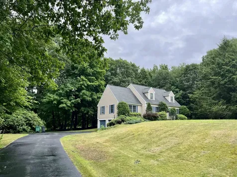 10 Forest Drive East Kingston NH 03827