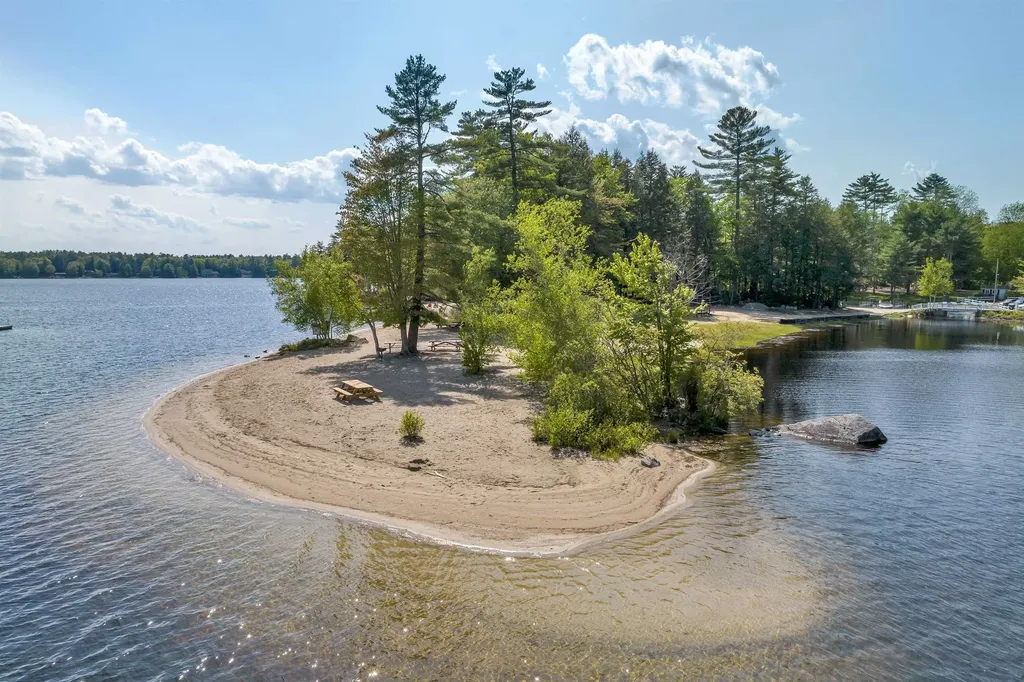 100 Olympia Street Moultonborough NH 03254