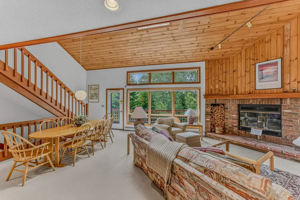 72 Appleby Close Carroll NH 03575