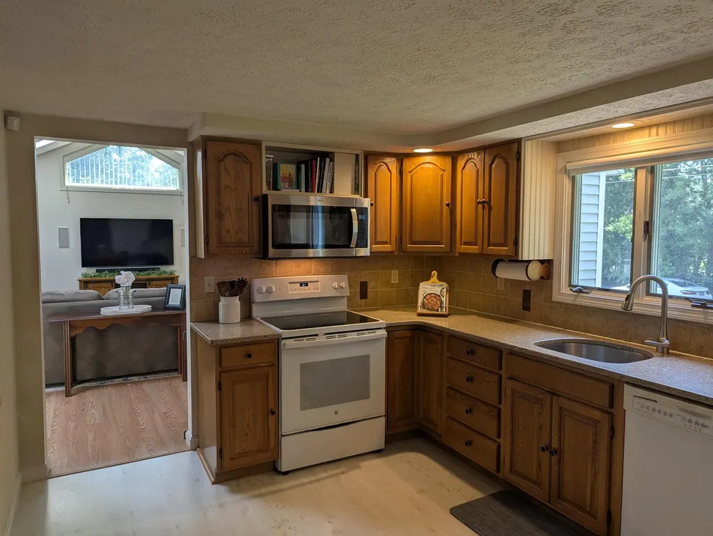 1 Greentrees Drive Hudson NH 03051