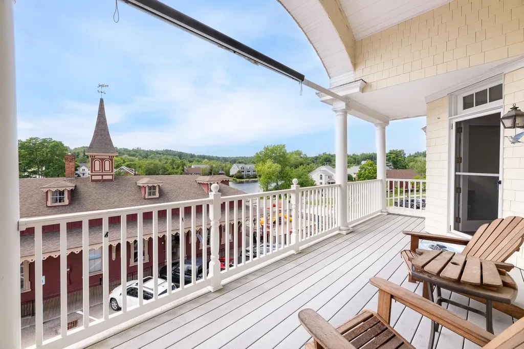 61 Central Avenue Wolfeboro NH 03894