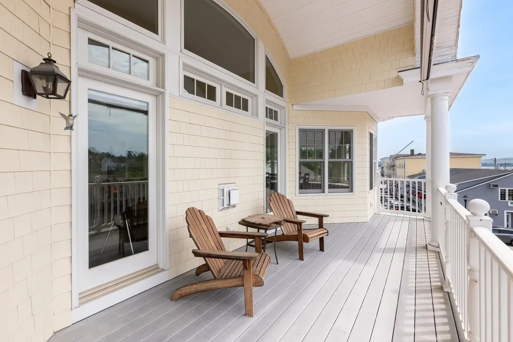 61 Central Avenue Wolfeboro NH 03894
