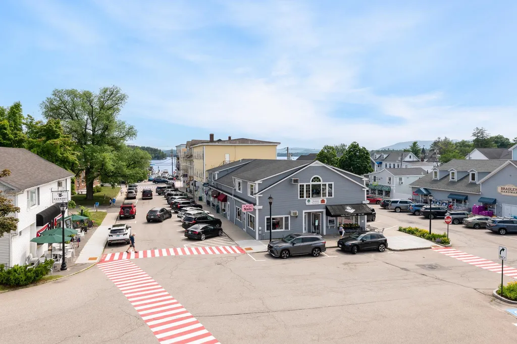 61 Central Avenue Wolfeboro NH 03894