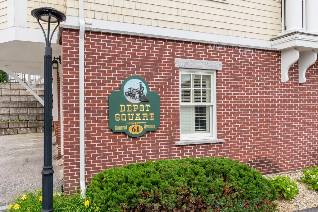 61 Central Avenue Wolfeboro NH 03894