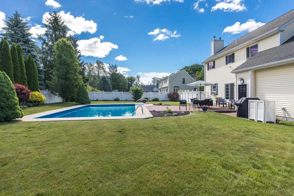7 Lisa Lane Rochester NH 03868