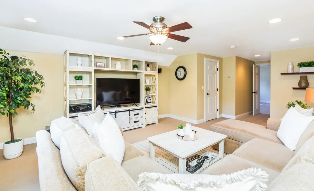 7 Lisa Lane Rochester NH 03868