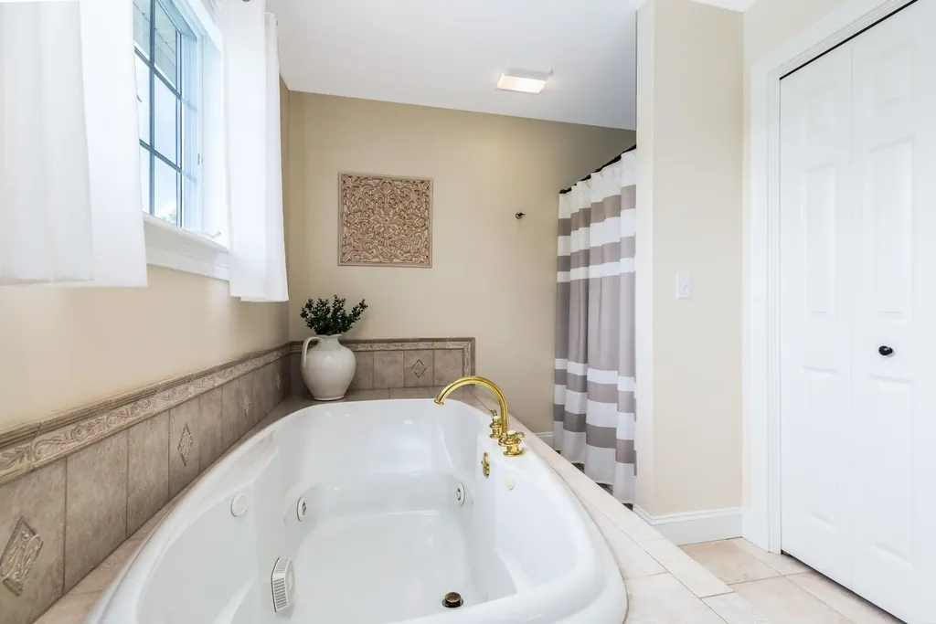 7 Lisa Lane Rochester NH 03868