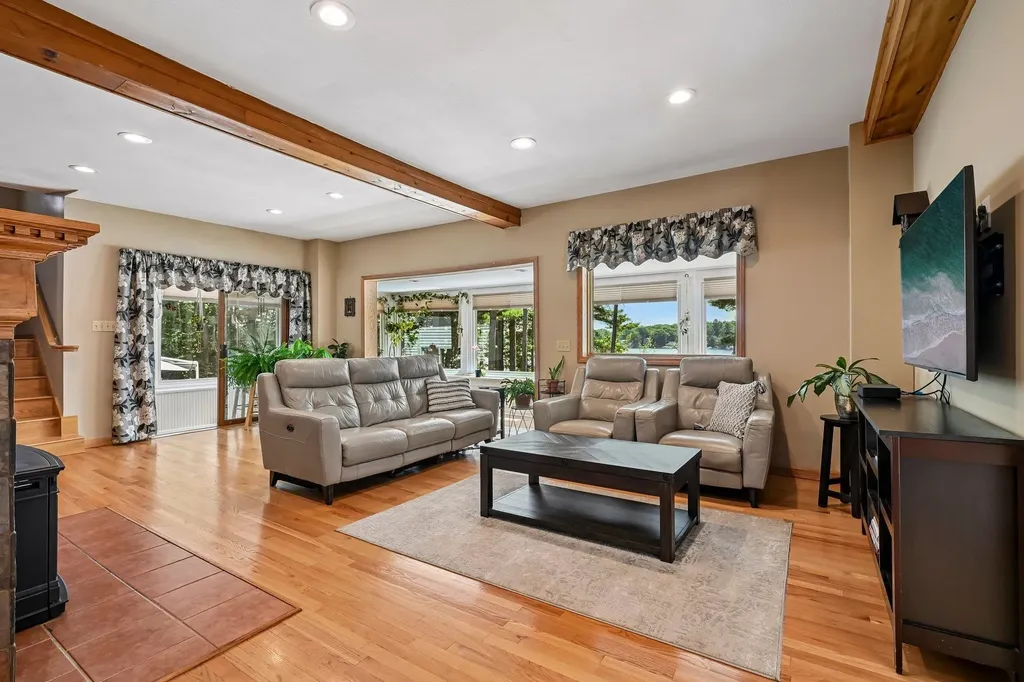 76 Holts Point Road Sandown NH 03873