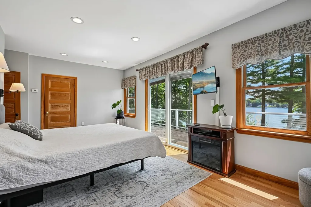 76 Holts Point Road Sandown NH 03873
