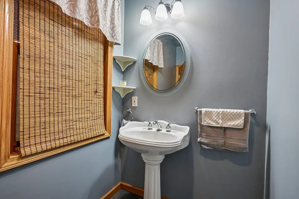 76 Holts Point Road Sandown NH 03873