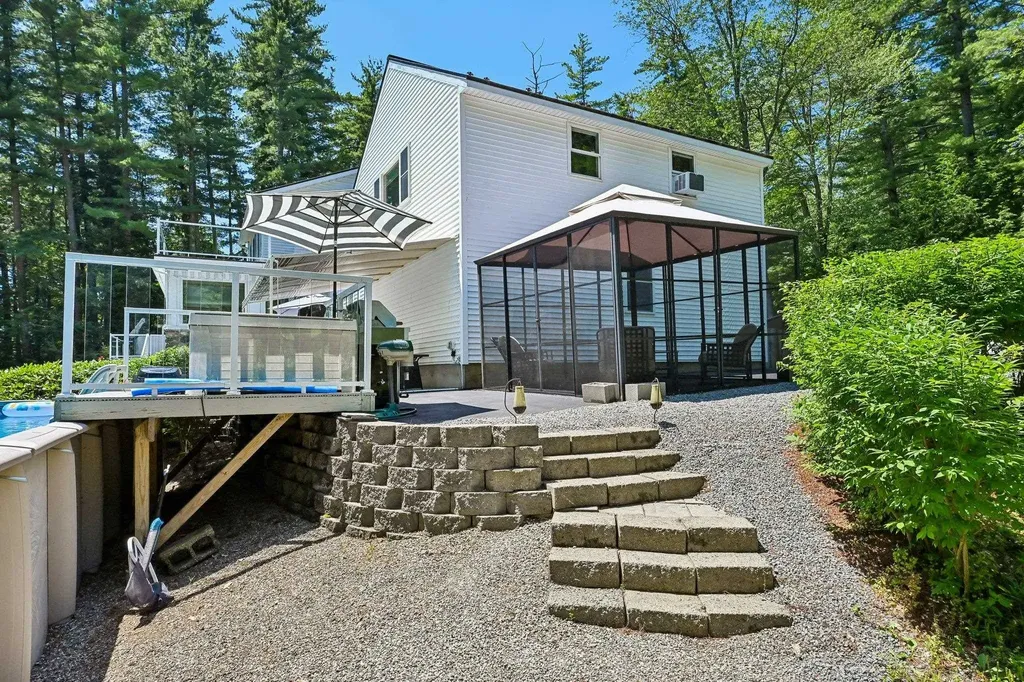 76 Holts Point Road Sandown NH 03873