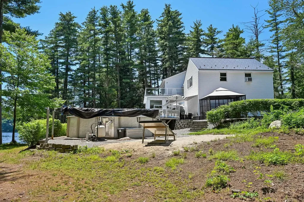 76 Holts Point Road Sandown NH 03873