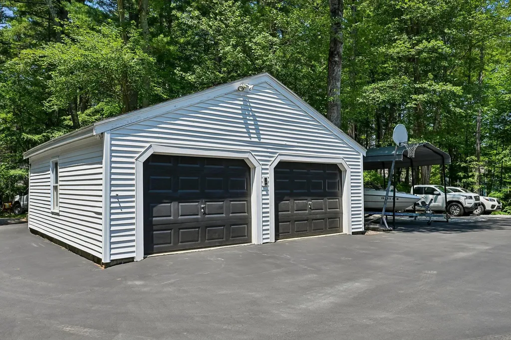 76 Holts Point Road Sandown NH 03873