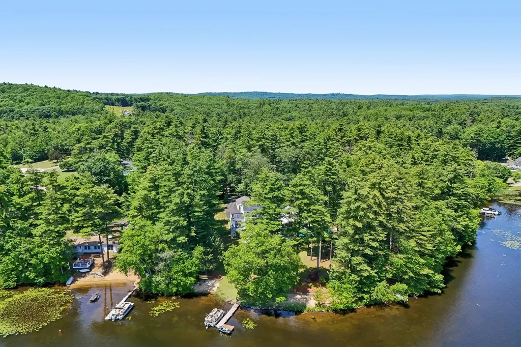 76 Holts Point Road Sandown NH 03873