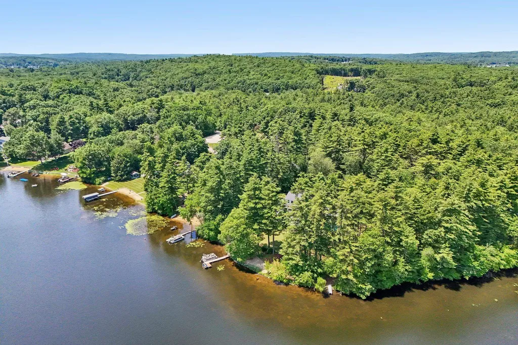 76 Holts Point Road Sandown NH 03873