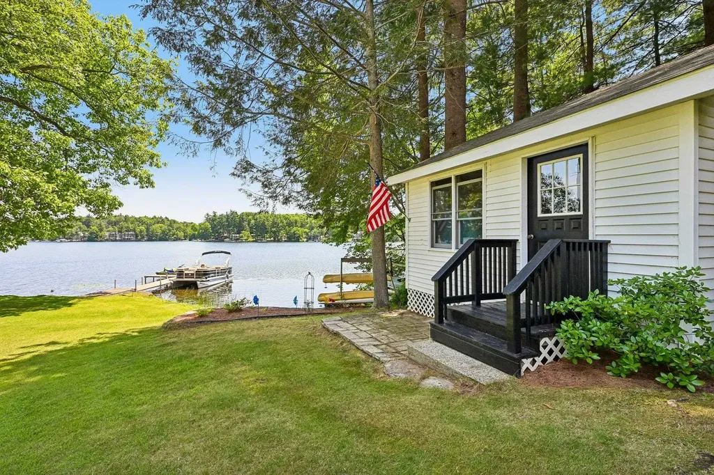 76 Holts Point Road Sandown NH 03873