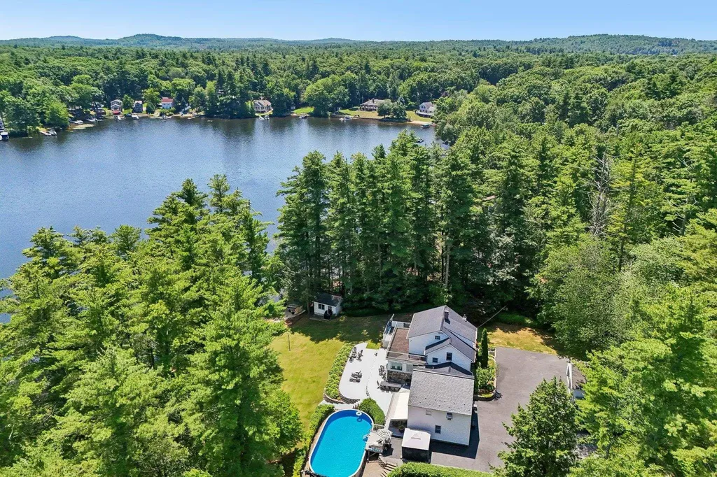 76 Holts Point Road Sandown NH 03873