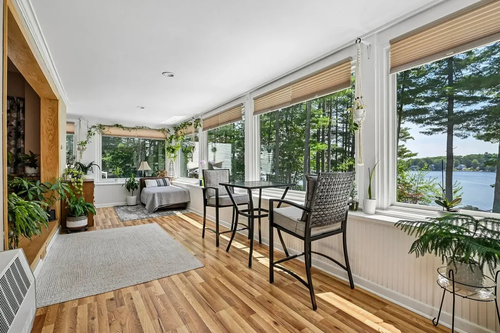 76 Holts Point Road Sandown NH 03873