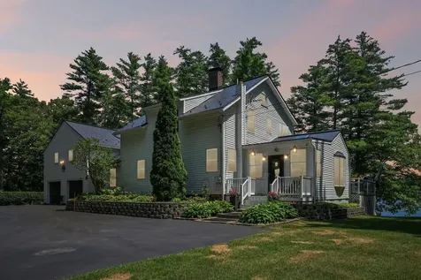 76 Holts Point Road Sandown NH 03873