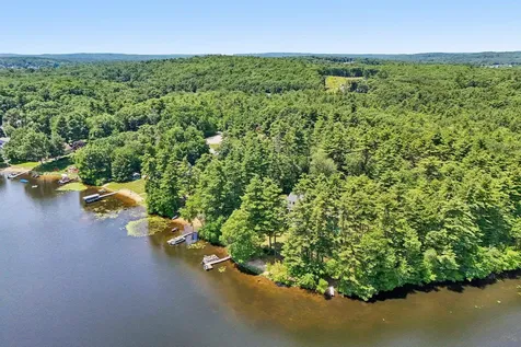 76 Holts Point Road Sandown NH 03873