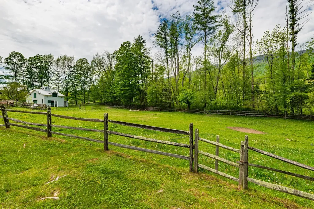 1613 West Road Manchester VT 05255