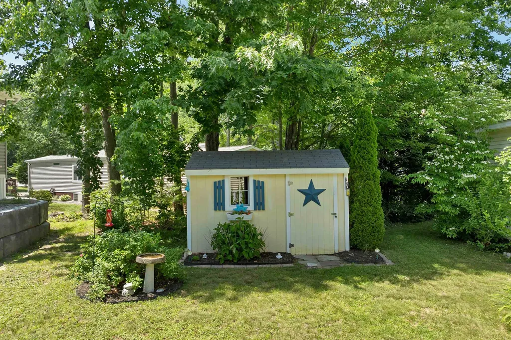 2 Lilac Drive Rochester NH 03867-5254