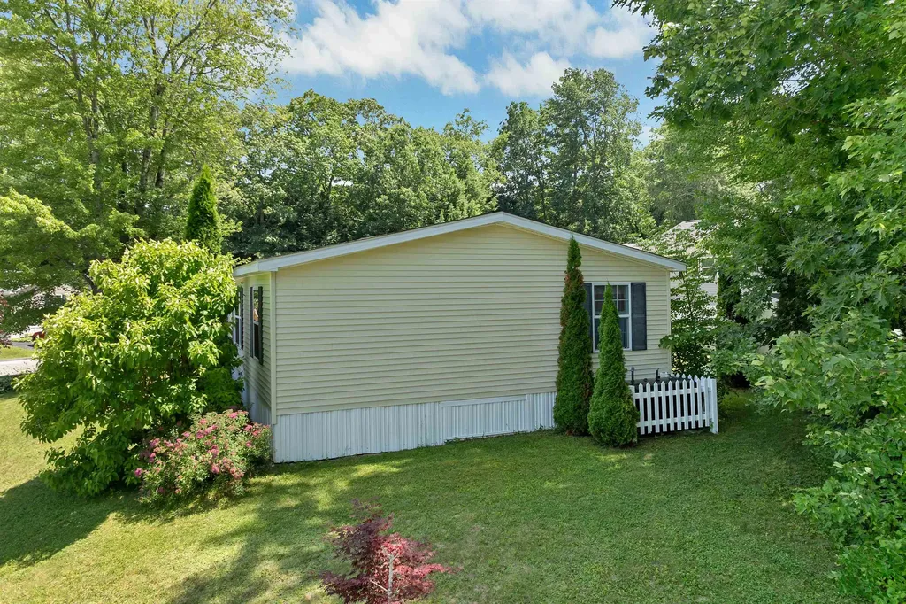 2 Lilac Drive Rochester NH 03867-5254