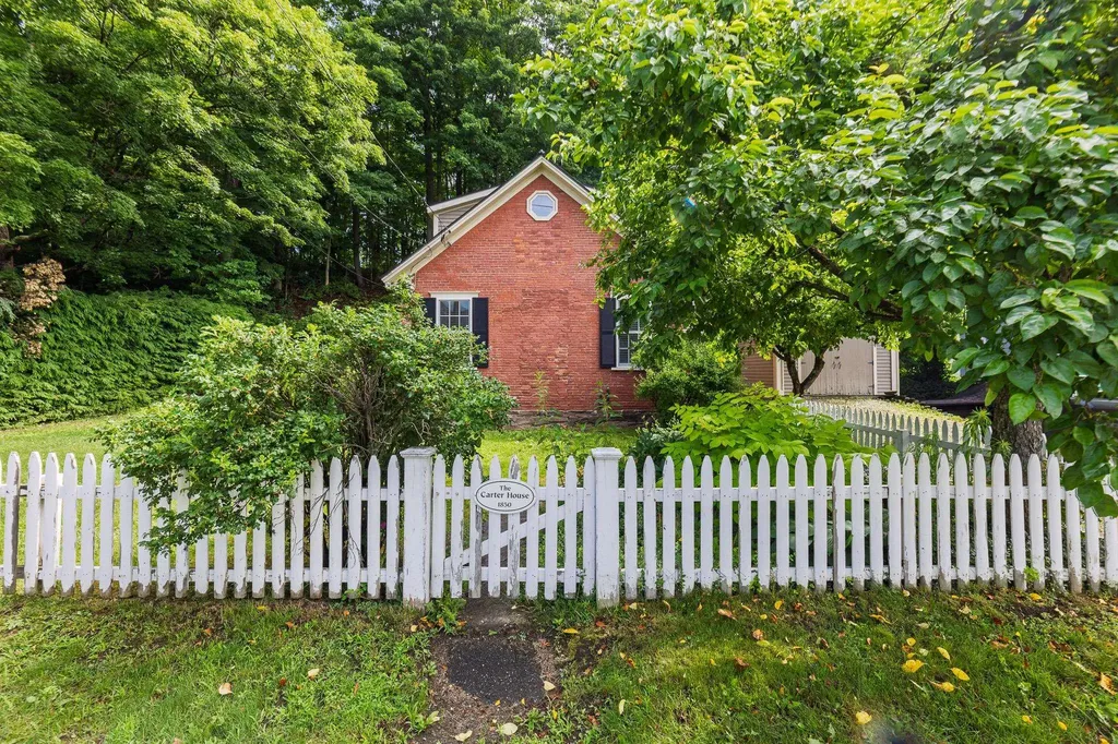 2039 Quechee Main Street Hartford VT 05047