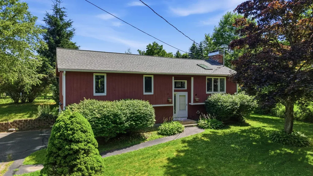 39 Old Auburn Road Derry NH 03038