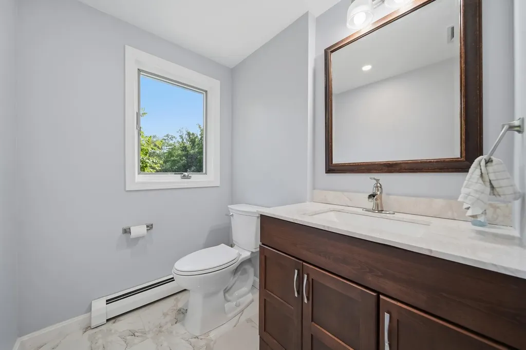39 Old Auburn Road Derry NH 03038