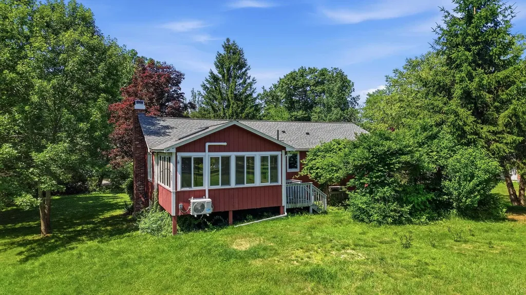 39 Old Auburn Road Derry NH 03038