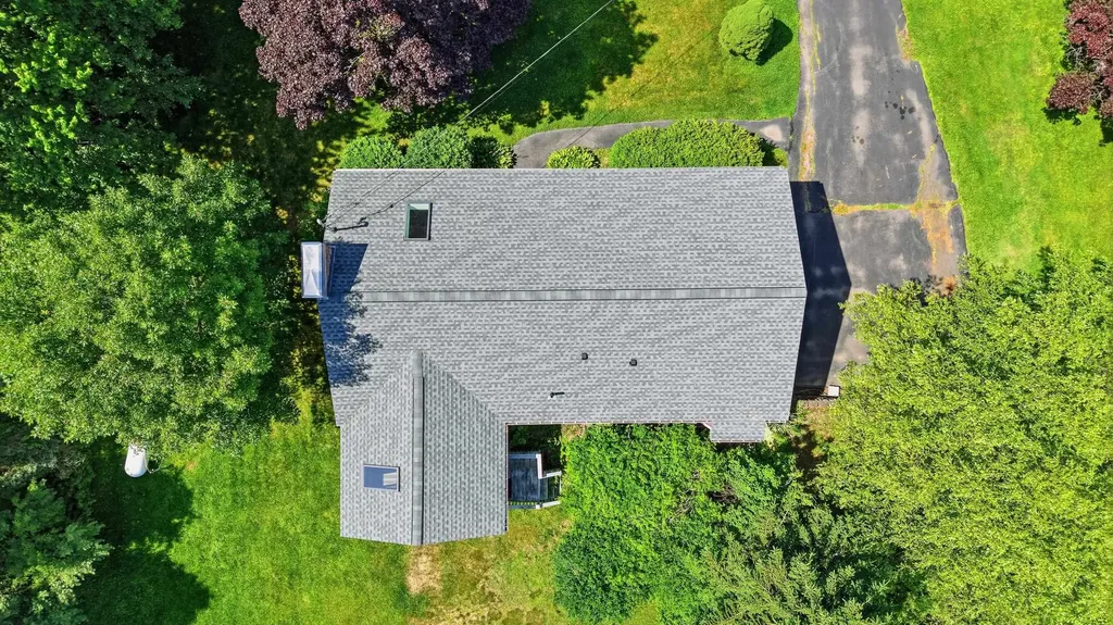 39 Old Auburn Road Derry NH 03038