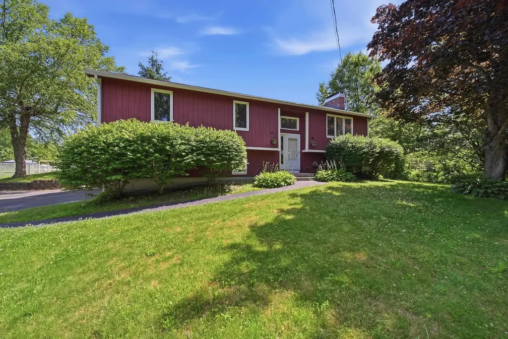 39 Old Auburn Road Derry NH 03038