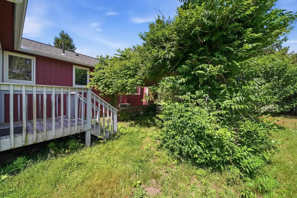 39 Old Auburn Road Derry NH 03038