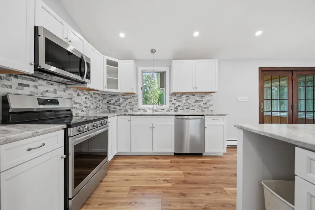 39 Old Auburn Road Derry NH 03038