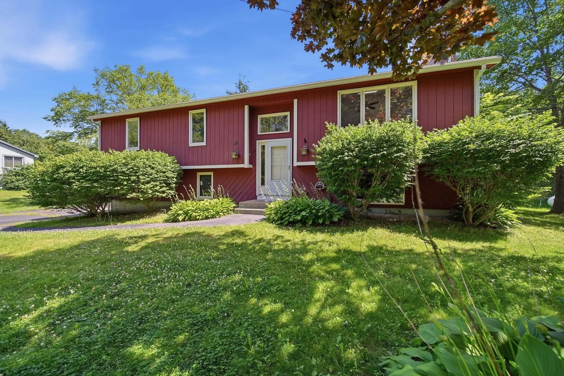 39 Old Auburn Road Derry NH 03038